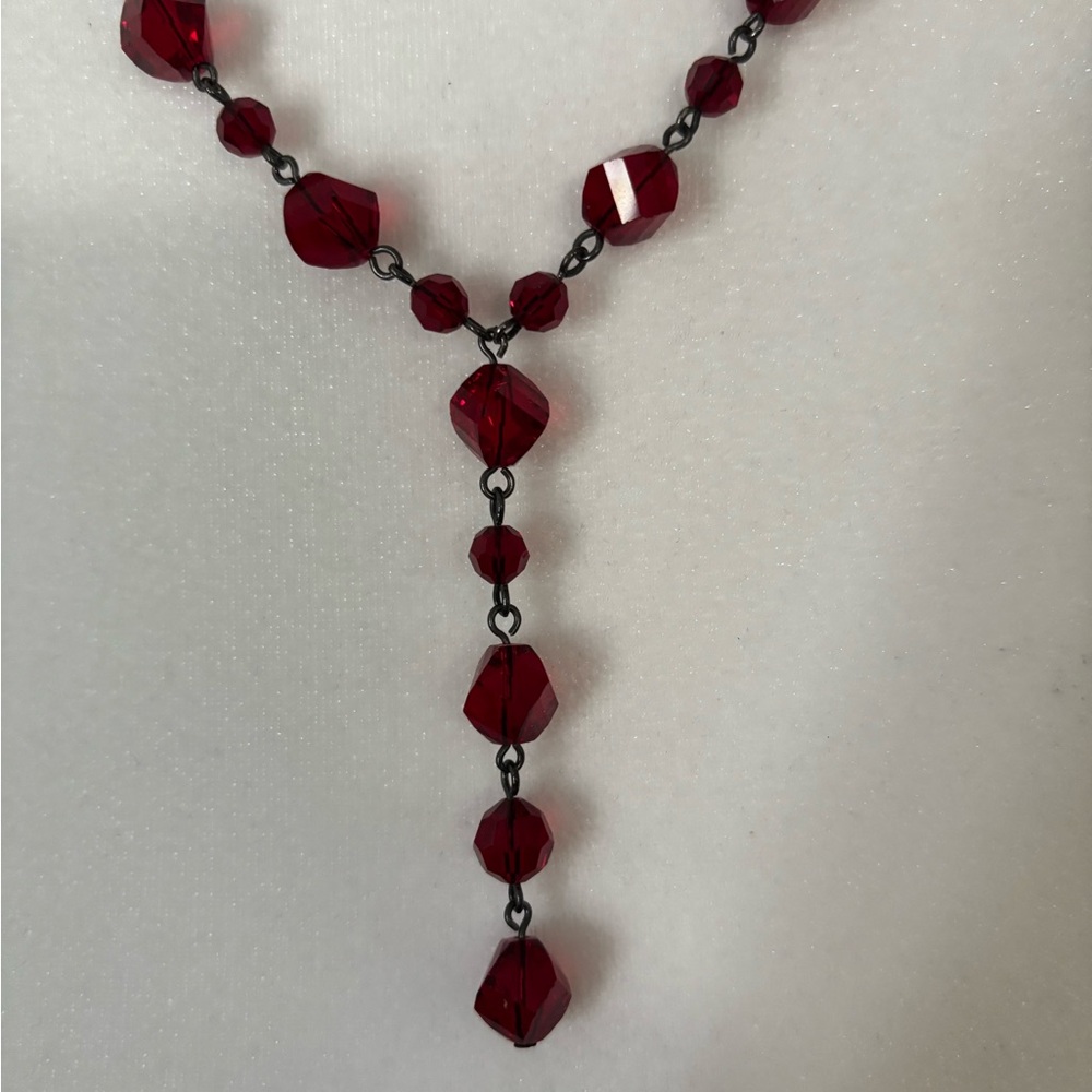 Red Beaded Lariat Style Necklace - Picture 2 of 5